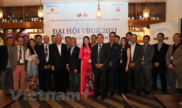 Vietnamese businesses in UK donate over 2 billion VND to COVID-19 fight at home